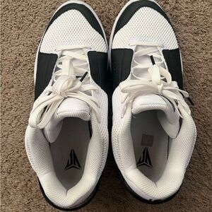 Mens size 11.5 Nike Ja scratch 2.0 basketball shoe